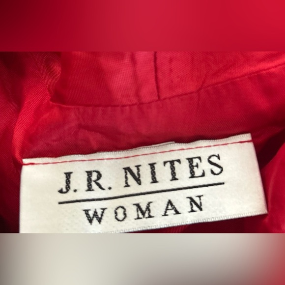 Chic Red Button-Up Blouse - Picture 13 of 13